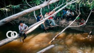 Comunarios chimanes en una escena del filme documental.