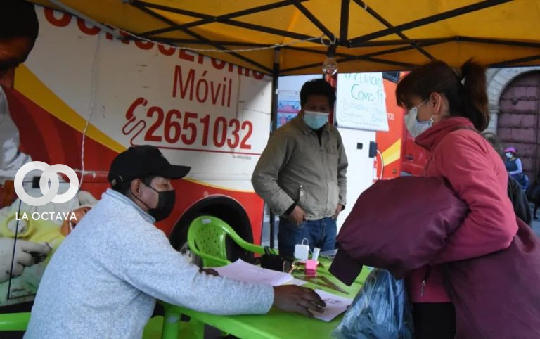 Vacunación contra la influenza y la Covid-19 en la plaza San Francisco