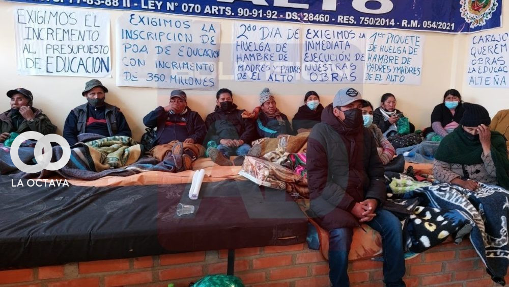 Padres de Familia en huelga de hambre en El Alto