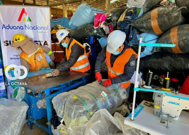 Personal de la Aduana Nacional incauta ropa usada
