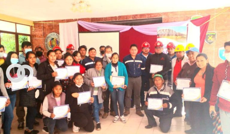 Taller de capacitación para trabajadores sobre derechos laborales y acoso laboral
