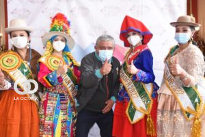 Iván Arias, alcalde de La Paz junto a bailarines del Gran Poder