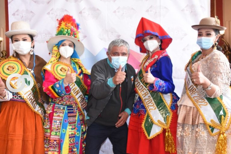 Iván Arias, alcalde de La Paz junto a bailarines del Gran Poder