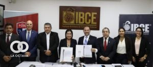 Firma de convenio por la IBCE y UAGRM