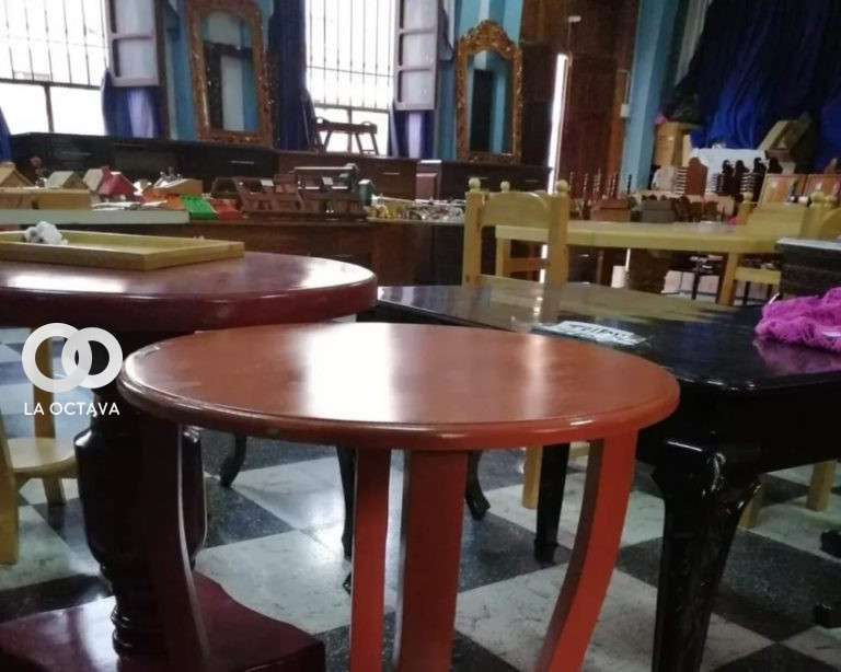 Feria de artesanías y muebles