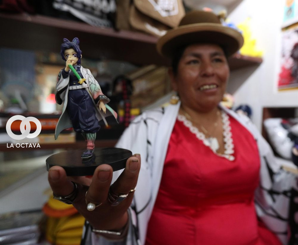 Cholita-San,una mujer Aimara Boliviana, que es amante del anime