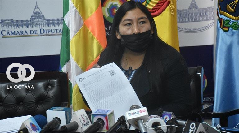Olivia Guachalla, diputada del MAS, en conferencia de prensa