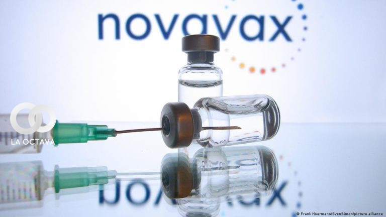 FDA evalúa riesgos y beneficios de la vacuna contra el covid-19 de Novavax