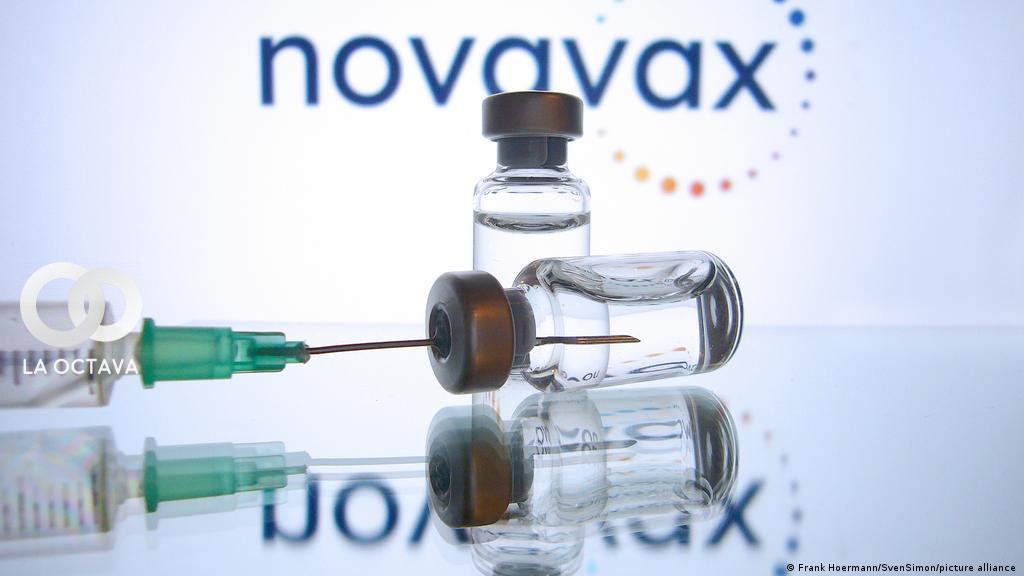 FDA evalúa riesgos y beneficios de la vacuna contra el covid-19 de Novavax