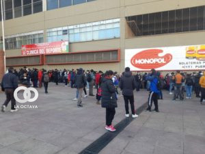 Persisten las filas para comprar entradas para el clásico paceño
