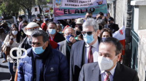 Al momento de presentar la propuesta en el TSE. Foto Juristas