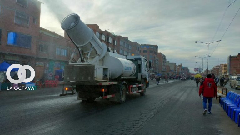 Alcaldía de El Alto desinfecta calles antes de la entrada de la 16 de julio