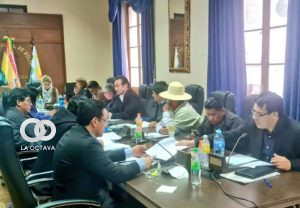 Comisión Mixta habilita a 30 postulantes