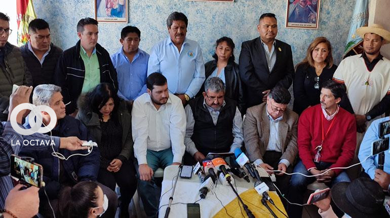 Conferencia de prensa de los comités cívicos en Cochabamba.
