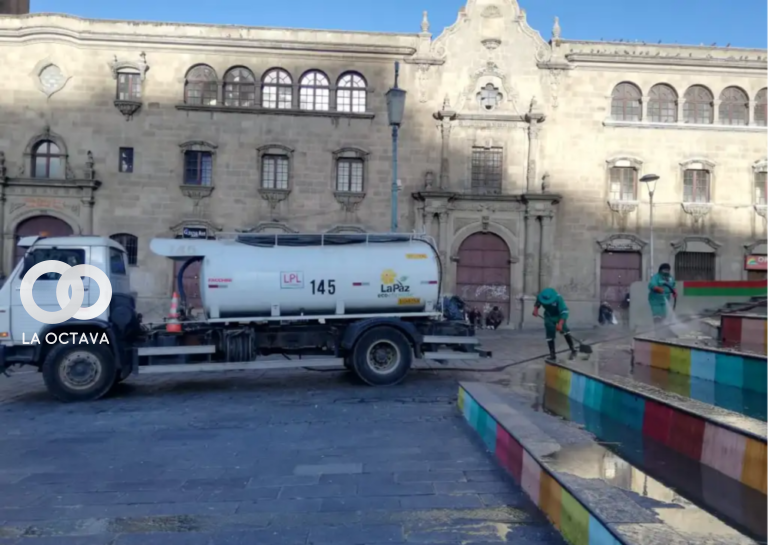 Limpieza de las calles paceñas luego de la verbena