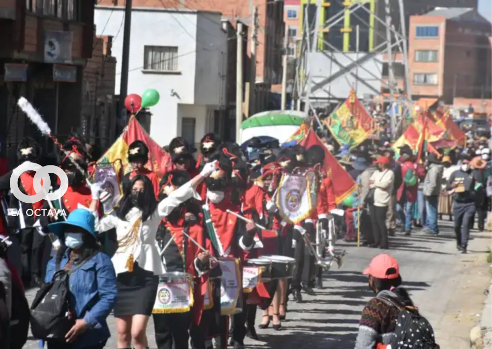 Multitudinario desfile defiende límites de La Paz