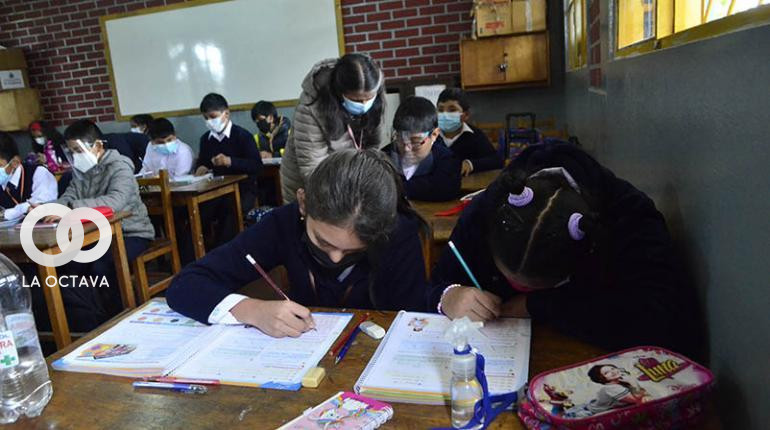 Estudiantes de Cochabamba con medidas de bioseguridad
