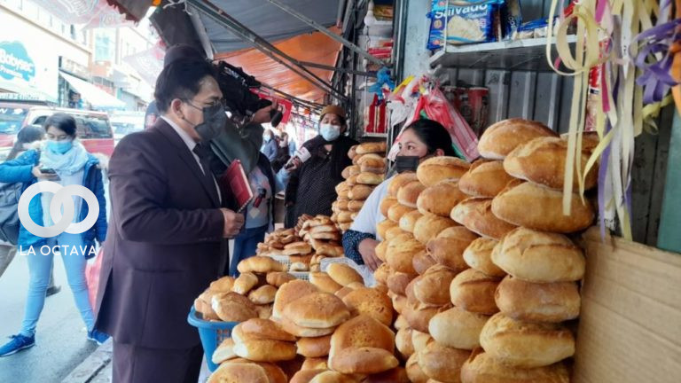 Viceministro Silva realiza control del precio y peso del pan