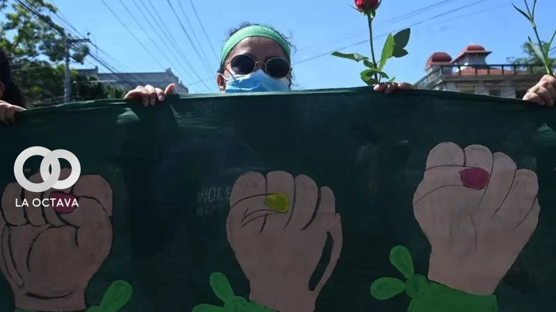 El Salvador condenada 50 años de prisión a una joven por perder una bebé