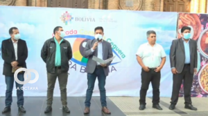 Jeyson Auza, Ministro de Salud y Deportes, junto a algunas autoridades del departamento de Santa Cruz