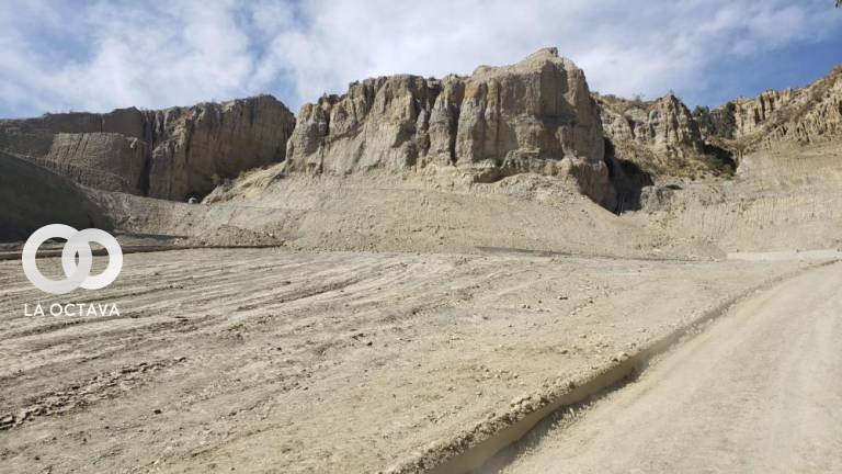 La foto de una parte de los cerros que fueron excavados hasta con dinamitas, denunciaron los vecinos del lugar.