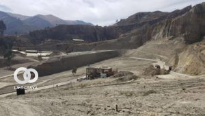 La imagen de los cerros que fueron aplanados para hacer construcciones, en Alto Irpavi.