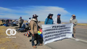 Marcha de los campesinos de la CSUTCB en el altiplano boliviano.