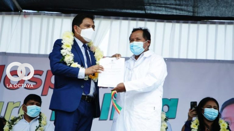 Ministro de Salud hace la entrega de los ítems