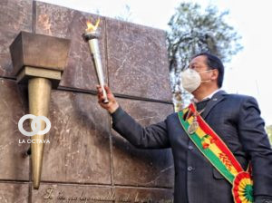Presidente Arce enciende la tea en honor al 16 de julio