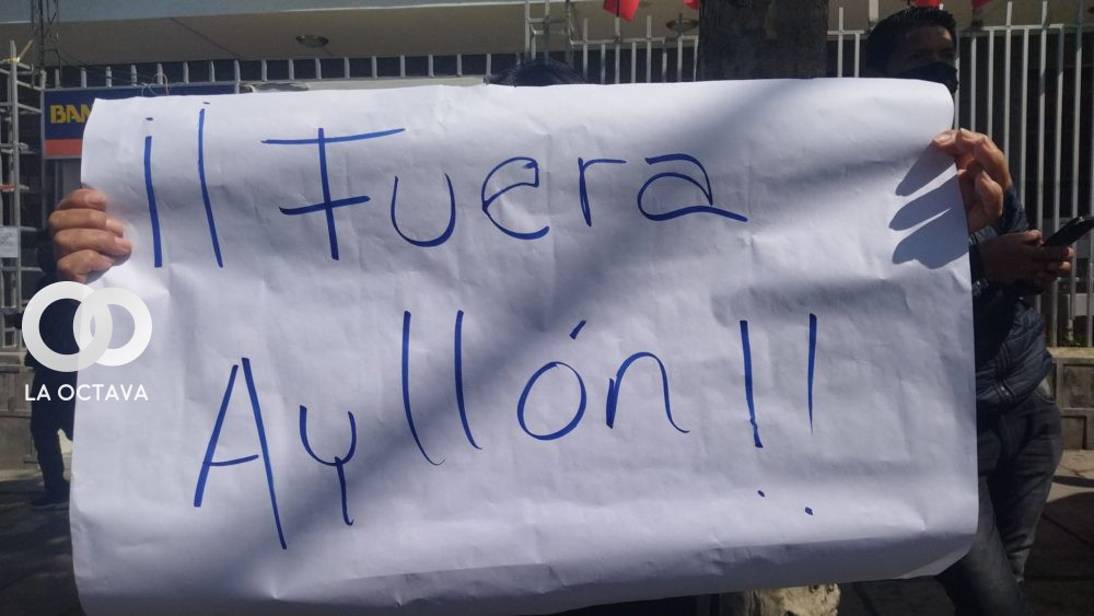 Protestas en contra de Ayllon, director del Hospital de Clínicas