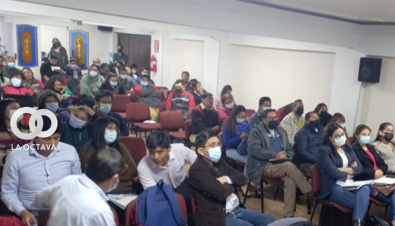 Reunión de servidores públicos y el Ministerio de Trabajo