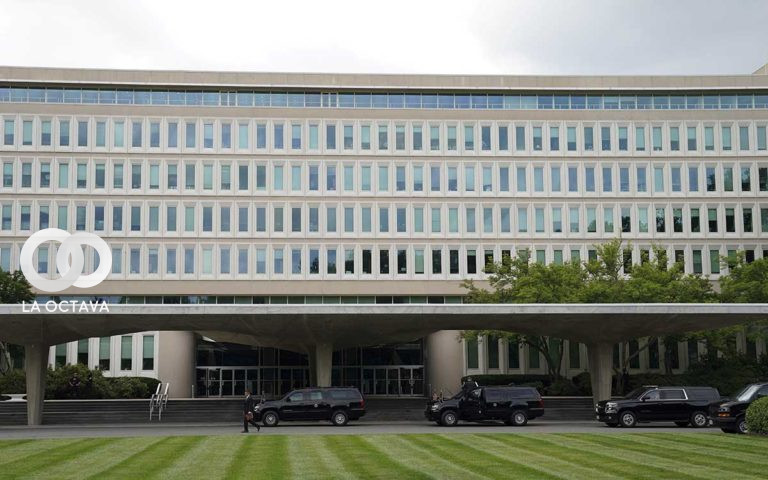 Condenan a exempleado de la CIA por entregar datos a WikiLeaks