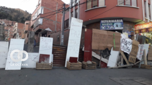 Barricadas armadas por vecinos de Villa El Carmen.
