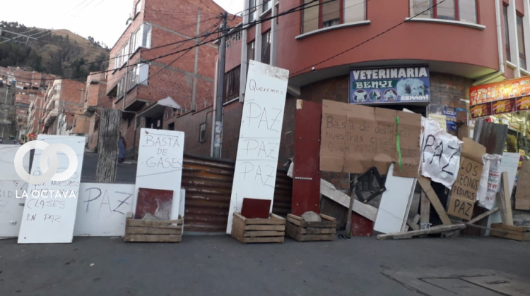 Barricadas armadas por vecinos de Villa El Carmen.