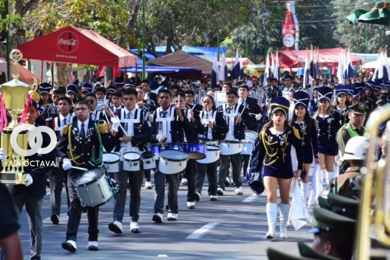 Desfiles cívicos escolares en la ciudad de La Paz.