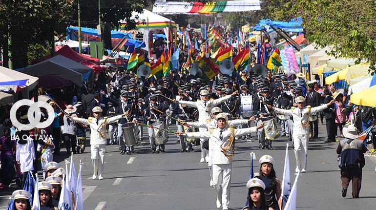 Desfiles cívicos por fiestas patrias