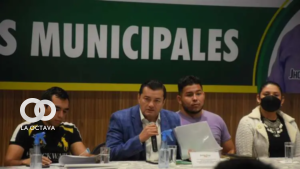 Alcalde sostiene una reunión