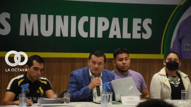 Alcalde sostiene una reunión