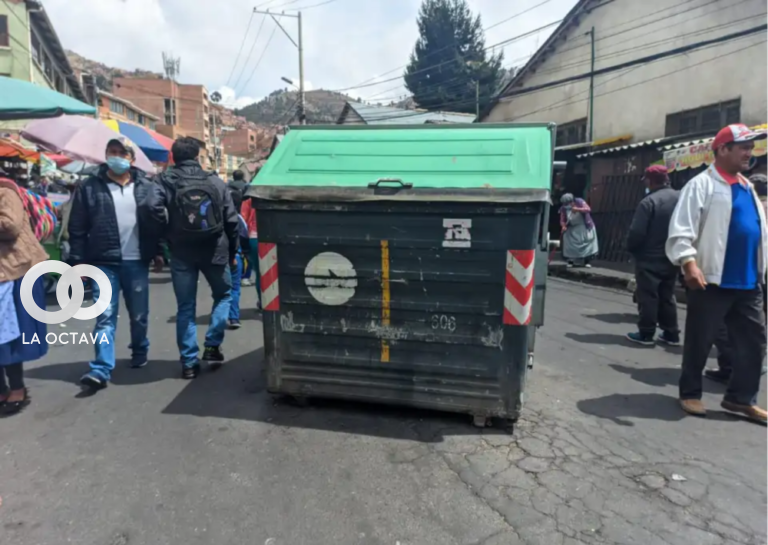Contenedores son dañados en Villa El Carmen