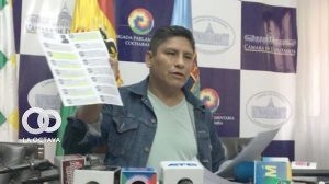 El diputado del MAS, Pacífico Choque, en conferencia de prensa