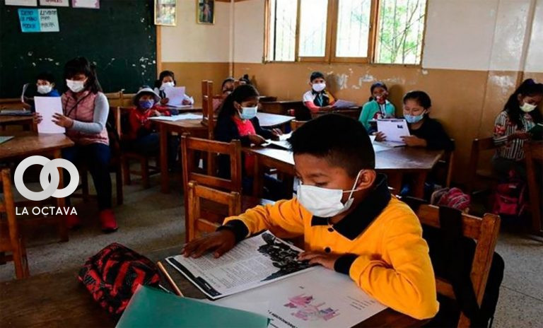 Estudiantes con uso de barbijos. Imagen de Referencia.