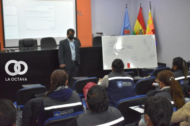 Ficalía de Cochabamba, capacitó a policías y personal del Slim.