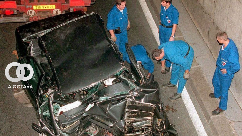 Foto del accidente de Lady Di, el automóvil quedó totalmente destrozado.