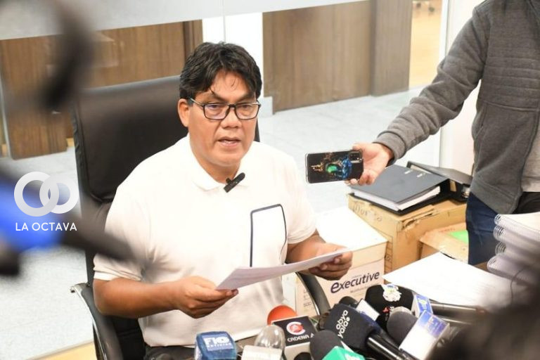 Héctor Arce, Diputado del MAS en conferencia de prensa.