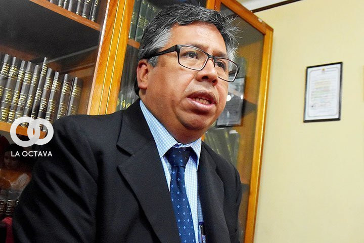 Luis Larrea, Presidente del Colegio Médico de Bolivia.