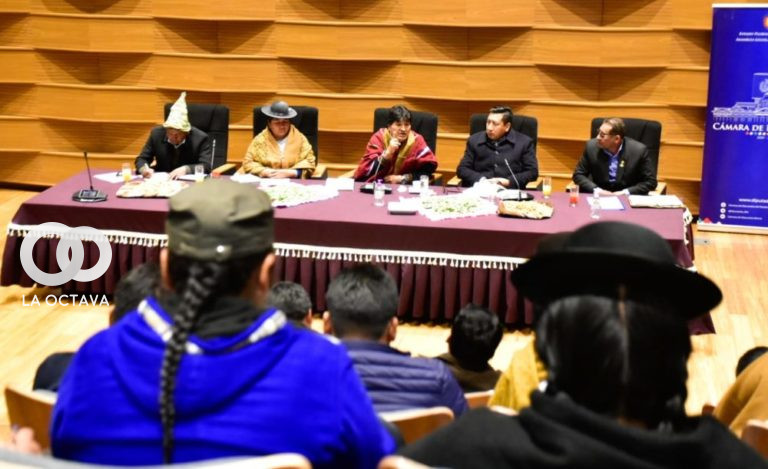 Morales reunidos con la bancada legislativa de su partido