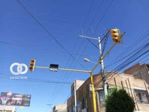 Semaforización de última tecnología en la avenida Tiahuanaco y Panamericana en el Distrito 2.