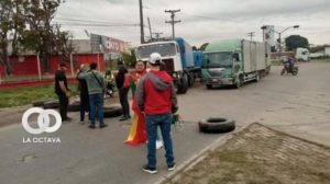Segundo día de bloqueo en Santa Cruz
