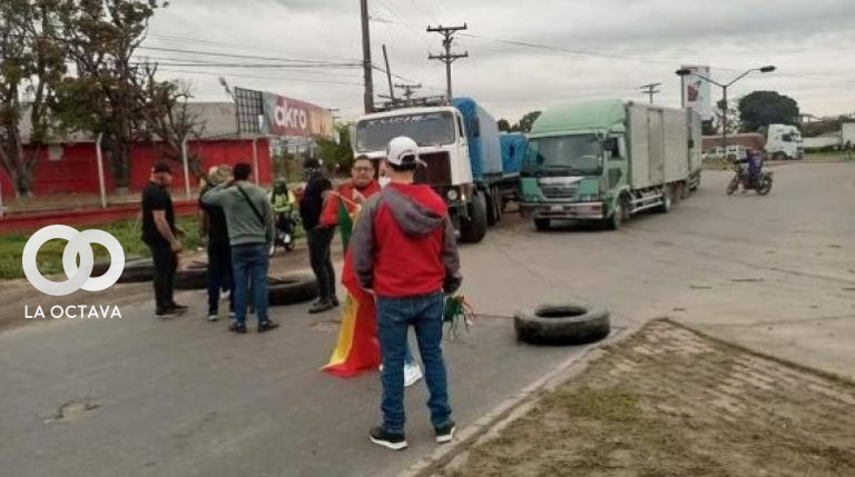 Segundo día de bloqueo en Santa Cruz