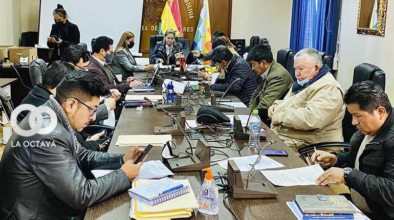 Sesión de la Comisión Mixta de Planificación encargada de preseleccionar a postulantes para Contralor. Senado Bolivia